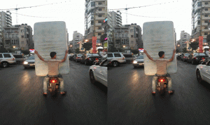 بالصورة… “فرشة” تقود دراجة نارية في بيروت!