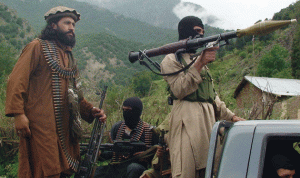 مقتل شقيق زعيم طالبان بانفجار في باكستان
