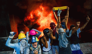 مقتل شاب بإشتباكات بين الأمن ومحتجين في فنزويلا