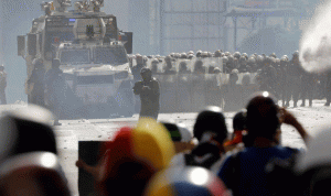 المعارضة تحثّ الجيش الفنزويلي على التمرّد