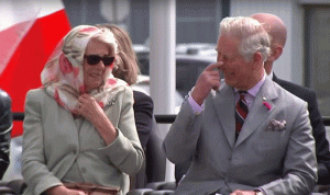 بالفيديو… رد فعل غريب من الأمير تشارلز وزوجته