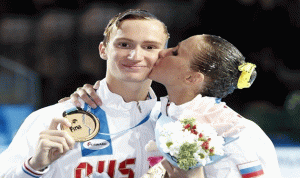 روسيا تحرز ذهبية الثنائي المختلط للسباحة التزامنية في بطولة العالم