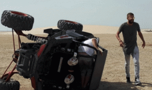 بالفيديو…  بيكيه يتعرض لحادث في صحراء قطر
