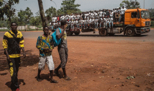 عشرات القتلى بانقلاب شاحنة في أفريقيا الوسطى