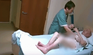 بالفيديو… ممرّض يعتدي على مسن لبناني في كندا!