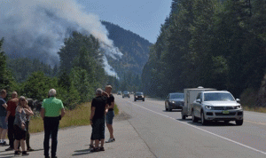 إجلاء الآلاف في غرب كندا مع انتشار حرائق غابات