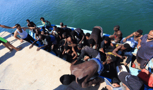 إنقاذ مئات المهاجرين في ليبيا