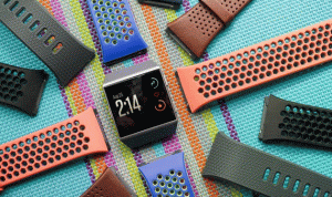 ساعة ذكية من “Fitbit” بمواصفات مميزة