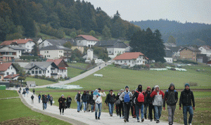 النمسا: صعوبة إغلاق طريق البلقان كليا أمام اللاجئين