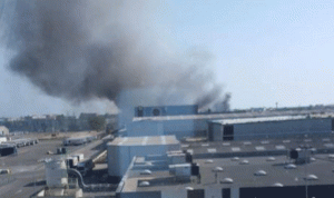 بالصور والفيديو… حريق ضخم في مطار برشلونة