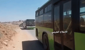 حافلات عند مدخل عرسال لنقل مسلحي “سرايا أهل الشام”