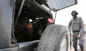 مقتل 4 من رجال الشرطة باستهداف سيارتهم في شمالي سيناء