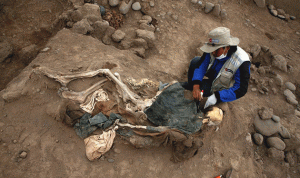 العثور على رفات عمال صينيين من القرن الـ19 في هرم أثري في بيرو
