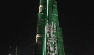 برج خليفة يتزين بعلم السعودية احتفالاً بتأهل “الأخضر”