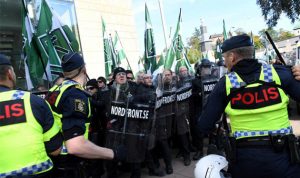 إعتقال العشرات خلال مسيرة للنازيين الجدد في السويد