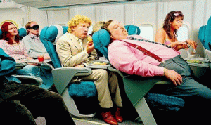 بالصور… مضيفة طيران تجتاح الإنترنت بـ”فضائح المسافرين”