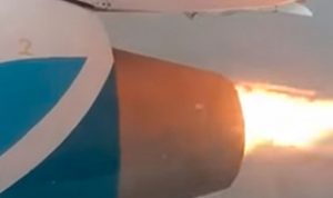 بالفيديو… محرك طائرة روسية يشتعل في الجو
