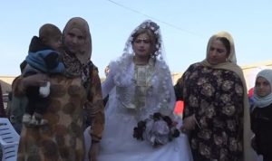بالفيديو… أول حفل زفاف في الرقة بعد طرد “داعش”