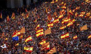 الآلاف يتظاهرون في كاتالونيا تأييداً لوحدة إسبانيا