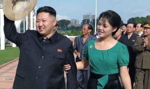 بالفيديو… زوجة زعيم كوريا الشمالية تغني على المسرح
