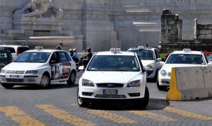 روما: دروس لسائقي الأجرة في السلوك والإنكليزية