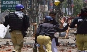 مسلحون يهاجمون طلابا جامعيين في باكستان