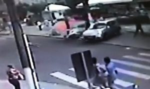بالفيديو… سائق يجتاح مارة في البرازيل