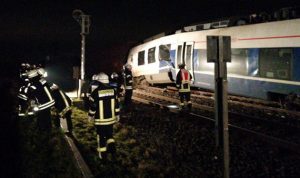 بالصور: جرحى بتصادم قطارين في المانيا