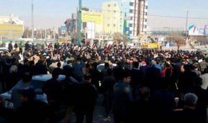 التظاهرات في إيران… الحكومة تحذر وترامب يشجع