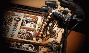 سرقة كمية من المجوهرات من منازل في الجنوب
