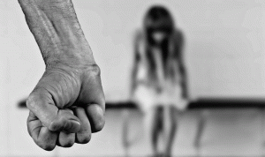 الحجر المنزلي في لبنان يفاقم ظاهرة العنف الأسري