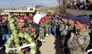 وصول جثمان الجندي الشهيد خالد خليل الى بلدة مشمش