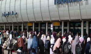 وصول 100 مصري مرحل من ألمانيا إلى القاهرة