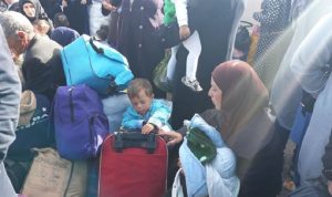 مئات النازحين من عرسال الى سوريا