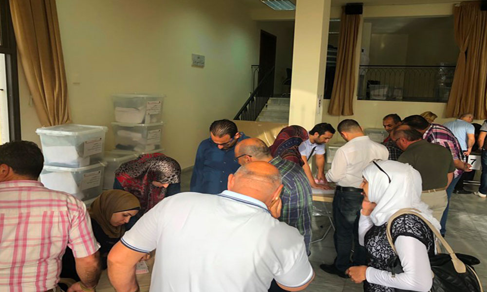 IMLebanon تسليم الصناديق في مرجعيون