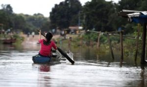 وصول مياه السد الذي انهار في لاوس الى كمبوديا