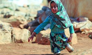 طفلة سورية ولدت بلا ساقين تبدأ حياة جديدة في أنقرة