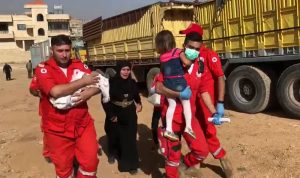 الصليب الأحمر يواكب مغادرة النازحين إلى سوريا