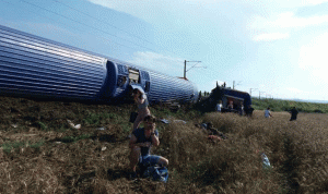 بالفيديو: خروج قطار عن سكّته في تركيا