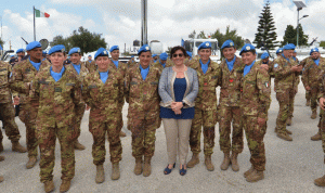 وزيرة الدفاع الإيطالية تفقدت وحدة بلادها العاملة في “اليونيفيل”