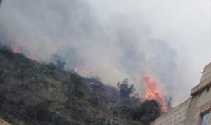 حريق في جبل بلدة مشحا العكارية