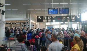 يوم الذل في مطار بيروت: جمهورية التنك