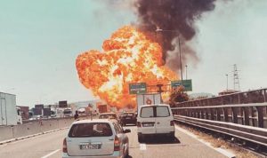 بالفيديو: انفجار هائل قرب مطار بولونيا في إيطاليا