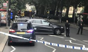 في لندن… انفجار بطارية دراجة يوقع قتيلًا ويدّمر منزلًا