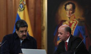 الرئيس الفنزويلي يوقع اتفاقات لزيادة إنتاج النفط