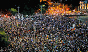 تجمع آلاف الرومانيين احتجاجًا على الحكومة والفساد