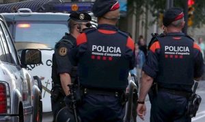 الهجوم على شرطة إسبانيا عمل “إرهابي”