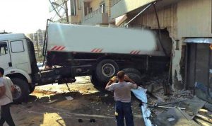 أيها اللبنانيون… اهربوا من الشاحنات!