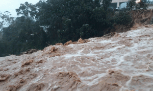 بالفيديو والصور: السيول تغرق الضنية