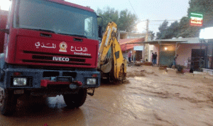 بالفيديو: سيول تقطع الطريق الدولية في اللبوة